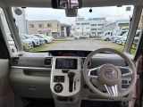 中古車をお選びいただく際に気になる走行距離や修復歴などに加えてキズ・凹みの有無・状態や消耗品の交換、今までの整備状況が &ldquo;ダイハツ認定中古車カルテ&rdquo;でわかります。