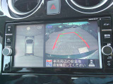 360度見えて安全安心に車庫入れをしていただけるアラウンドビューモニターを装備!