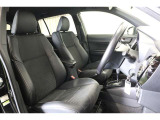 厚みがあって、座り心地のいいシート。運転席も助手席もリラックスしてゆったりと座れます。