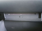 車内でCD DVDのメディアが楽しめます。