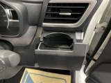 運転席と助手席には、回転式のインパネカップホルダーが装備されています。
