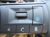【日産プロパイロット】 高速道路の単調な渋滞走行と長時間の巡航走行で、アクセル、ブレーキ、ハンドルの操作をクルマがアシスト。快適な高速ドライブが楽しめます。