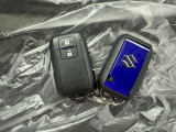 キーを取り出さずにドアを施錠&解錠。クルマの始動も可能です。