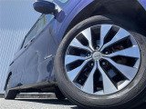 【純正アルミホイール】専用のアルミなので、お車のイメージにぴったり!!社外のアルミやスタッドレスタイヤも取り扱いございます!!ドレスアップもカスタマイズもお任せください!!
