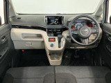 【インパネ】運転のしやすさを最優先に設計された見晴らしの良いフロントビュー。車両間隔が掴みやすく狭い道でも安心♪「安全」と「品質」を最優先に、安心してお乗りいただけるクルマを提供いたします。
