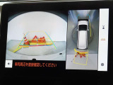 バックガイドモニターを装備しています、車庫入れもラクラクです。パノラミックビューモニターを搭載しています、上からの画像も表示されます。