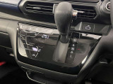 オートエアコンで快適な車内温度を演出してくれます!
