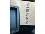 助手席シートアンダーボックスにも荷物が入ります。小物類の整理にも活躍します。