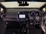 【前方視界】開放的な前方視界!運転がしやすく疲れにくいです♪窓が大きく、見通しがとっても良いおクルマですよ♪
