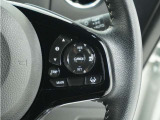◆アダプティブクルーズコントロール◆予め設定した車速内でクルマが自動的に加減速。前走車との適切な車間距離を維持しながら追従走行します。【LKAS】車線維持支援システムでステアリング操作を支援。