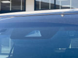 【トヨタセーフティセンス】走行中に前方の車両等を認識し、衝突しそうな時は警報とブレーキで衝突回避と被害軽減をアシスト。より安全にドライブをお楽しみいただけます。