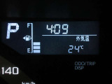 ディスプレイには、平均燃費、外気温、航続可能距離などの情報が表示されます。