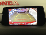 後方確認が便利なバックカメラ搭載、駐車時も安心です!!