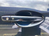 キーをポケットに入れたままでもドアのロック&アンロックができ、雨の日や、荷物の多い日に大活躍!