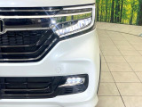 【LEDヘッドライト】悪天候や夜間走行時も良好な視界を確保し安心して運転できる高輝度LEDヘッドライトを装備!点灯速度が早く、消費電力も抑えられています。