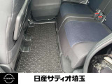 後席も広々していますので、海や山への行楽時も室内で快適に過ごせます!