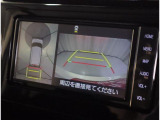 前後左右4つのカメラを合成して上から見ているような感覚で駐車を行っていただけます♪ 切り替えスイッチであらゆるカメラモードに切り替えが可能です!