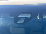 【シティブレーキアクティブシステム】低速走行中に前方の車両等を認識し、衝突しそうな時は警報とブレーキで衝突回避と被害軽減をアシスト。より安全にドライブをお楽しみいただけます。