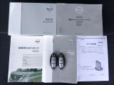 各種取扱説明書&整備記録簿。インテリジェントキー&times;2個。前オーナーが紛失したり、捨てたりするケースも有りますが、こちらの車は揃ってます。中古車選びの際は要チェックポイントです。