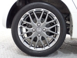 アルミホイールは安心のホンダ純正!車のデザインにもマッチしています。
