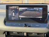アラウンドビューモニターは車庫入れの強い味方となってくれます。上から車を見下ろすように視ることで、駐車場枠内にビシッと真っ直ぐ停めれます!☆一度使ったらわかって頂けます☆