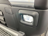 暗闇でも前方をくっきりと照らしてくれるライトです。夜の運転でも安心ですね。