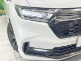 【LEDヘッドライト】悪天候や夜間走行時も良好な視界を確保し安心して運転できる高輝度LEDヘッドライトを装備!点灯速度が早く、消費電力も抑えられています。
