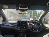 視界広々で運転しやすいインパネ