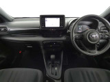運転席・助手席を入れたインストルメントパネル全体画像です。