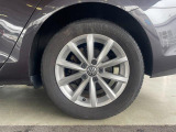 205/55R16インチタイヤにLounge専用のアルミホイールを装置しております。