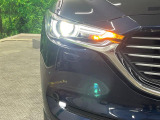 【LEDヘッドライト】悪天候や夜間走行時も良好な視界を確保し安心して運転できる高輝度LEDヘッドライトを装備!点灯速度が早く、消費電力も抑えられています。