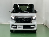 LEDヘッドライトを装備しています。LEDヘッドライトはとても明るく、雨の日や夜間走行も安全・安心です。オートライトコントロール付きで周囲の明るさに応じて自動で点灯・消灯します