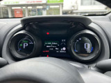 シンプルなデザインで視認性の良いメーターは安全運転をサポートしてくれますよ。