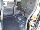 ◆チップアップ&ダイブダウン機構付【ULTR SEAT】は後席座面を左右分割で跳ね上げることができます。トランクで積載できない背の高い荷物をラクラク収納できます。ホンダ車ならではの人気装備です。
