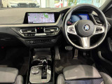 コックピットは、BMWらしくセンター・コンソールがドライバーに向けて傾けられた設計になっています。