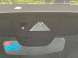 【i-ACTIVESENSE】走行中に前方の車両等を認識し、衝突しそうな時は警報とブレーキで衝突回避と被害軽減をアシスト。より安全にドライブをお楽しみいただけます。