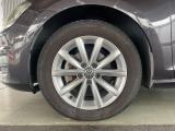 205/55R16インチタイヤにLounge専用のアルミホイールを装置しております。