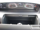 運転席前のBOXです