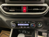 オートエアコン♪お好みの温度に設定するだけで車内を快適空間にしてくれますよ♪