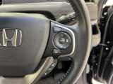 手触りの良いレザーハンドルにはホンダセンシングのコントロールスイッチが装備されテおり、ACCもハンドルから手を離さずに操作が出来ます。感覚で操作ができて便利で安全ですね!