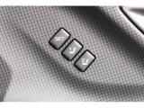 運転席のポジションを2つ、記憶させることができます。ボタンを押すと設定したポジションに電動で移動します。