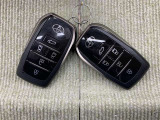 手荷物が多いときでも、スマートキーをバッグやポケットに携帯していれば、キーを取り出すことなくドアの解錠・施錠ができます
