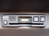 ■【ETC車載器】が装備されています。セットアップをしてお渡しとなり、ETCカードを差し込むだけで高速道路の利用が可能です。