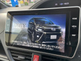 【大画面ナビ】人気の大型10インチナビを装備。存在感のある大画面はインパクト大!ナビ利用時のマップ表示は見やすく、テレビやDVDは臨場感がアップ!いつものドライブがグッと楽しくなります♪
