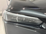 LEDヘッドライトは、点灯の瞬間から最大光量を発揮し、突然暗くなるトンネルなどでの安定感を高めます。