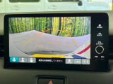 【バックカメラ】駐車時に後方がリアルタイム映像で確認できます。大型商業施設や立体駐車場での駐車時や、夜間のバック時に大活躍!運転スキルに関わらず、今や必須となった装備のひとつです!