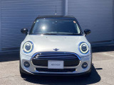 フロントマスクはどこからみてもMINIとわかるスタイルです