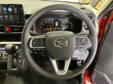 ステアリングから手を離さず、運転に集中したままオーディオ等の操作ができます。