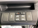 【両側パワースライドドア】です。リモコンや運転席のスイッチ操作で楽々自動開閉。