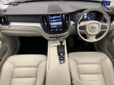 大人気XC60 T5 モメンタムが入庫しました!快適機能や安全機能も充実しております!楽しいドライブができそうですね♪スタッフお勧めの一台です!是非ご覧ください!